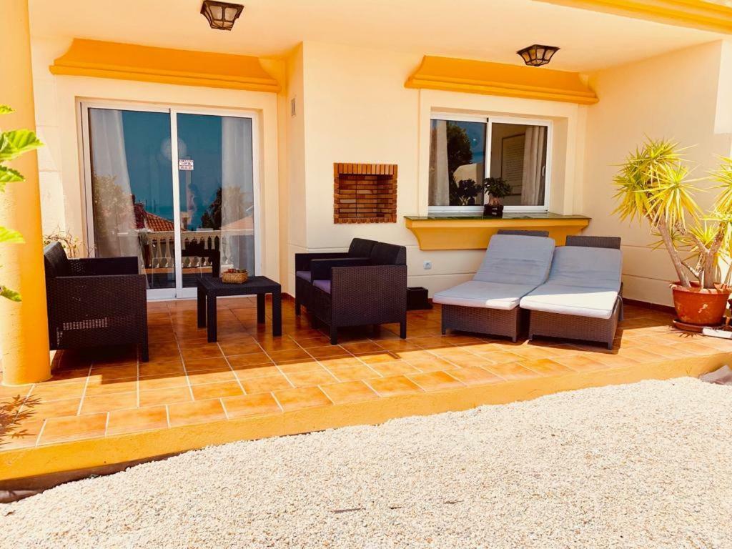 Superb Villa By The Sea 贝纳尔马德纳 外观 照片